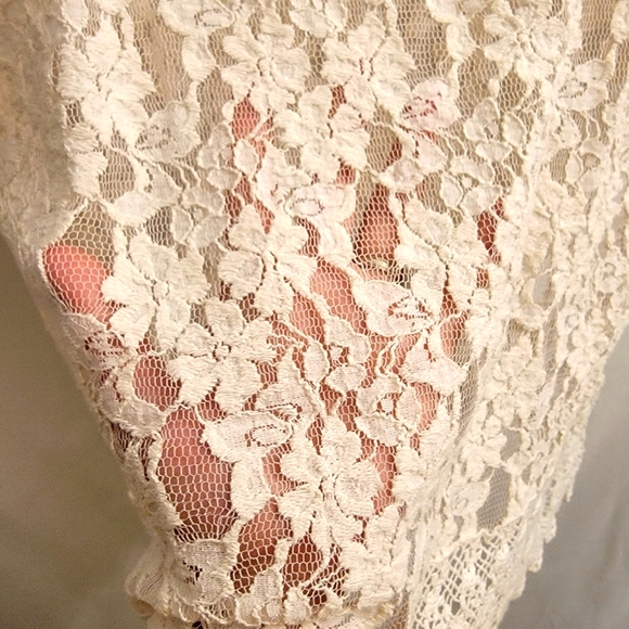 Crop lace shirt(SOLD elsewhere) - Picture 2 of 3